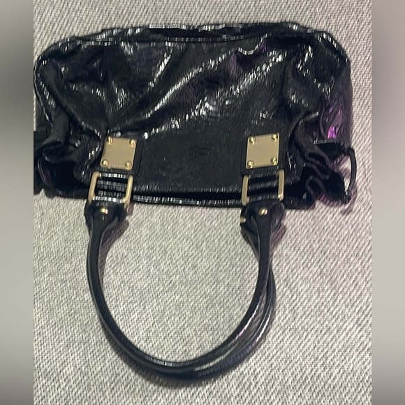 Sharif 1827 Couture Black Shoulder Bag with Glossy Finish and Silver Accents - Picture 14 of 16